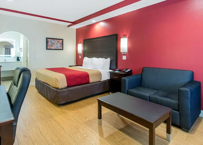 Red Star Inn & Suites